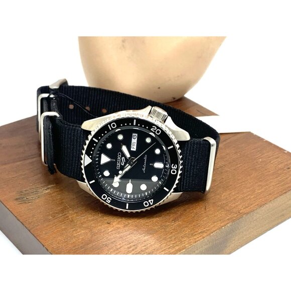 Seiko 5 Men's Watch SRPD89 Automatic Diver Sport Black Dial Day Date Nylon Strap - Picture 9 of 15